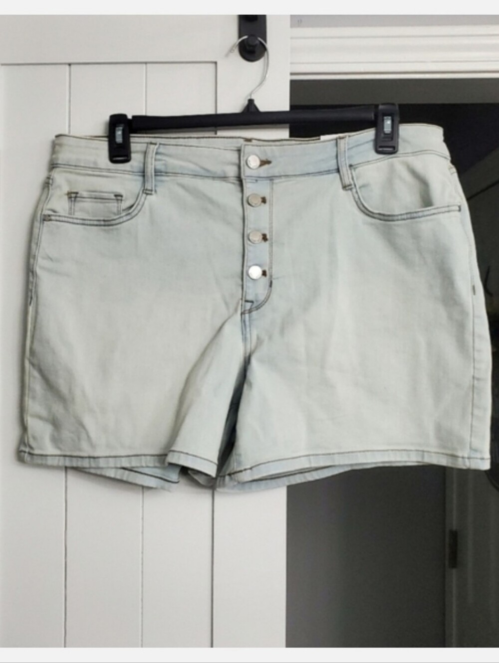 NINE WEST Button Up Denim Shorts. NEW!